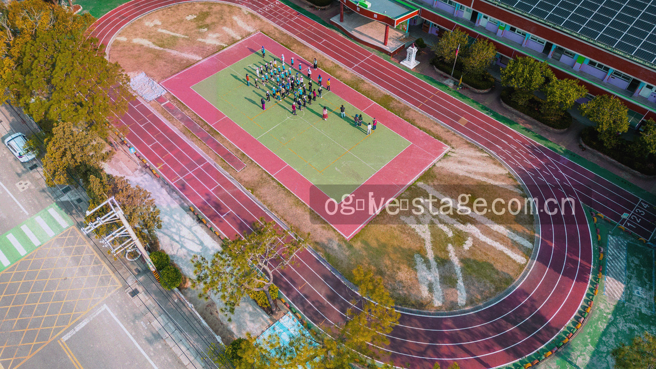 五步引导流程的界面序列示意，每步配一个操作区域高亮